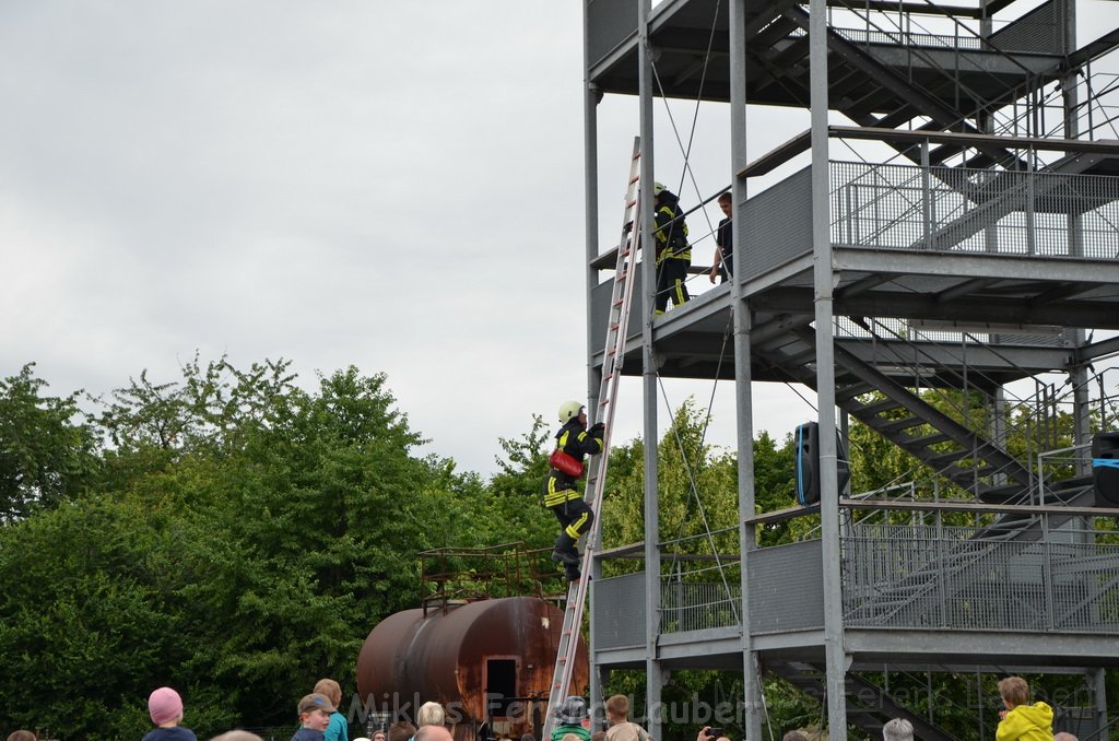 Tag der Offenen Tuer BF Koeln Weidenpesch Scheibenstr P112.JPG